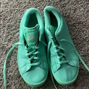 Nike tennis shoes
